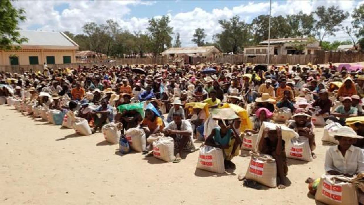 Türk insani yardım kurumları, Madagaskar'da 5 bin aileye gıda yardımı yaptı