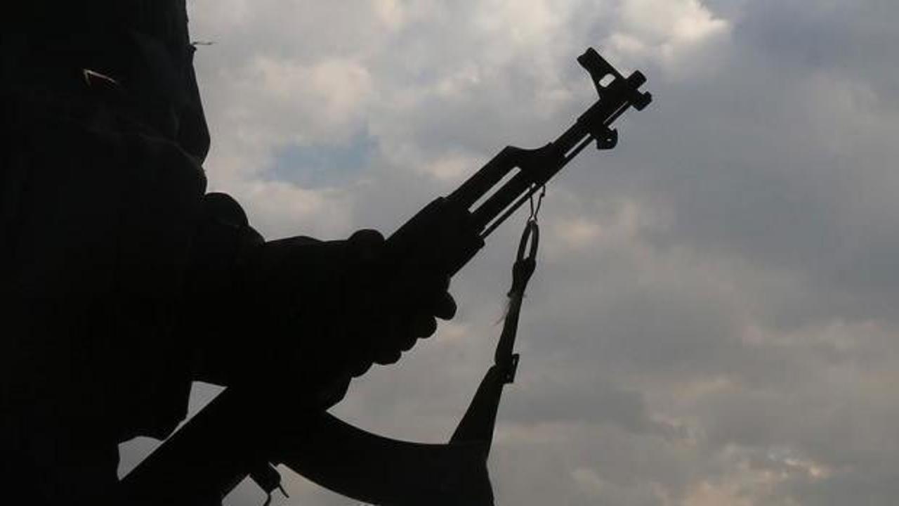 YPG/PKK'lı teröristler Haseke'de 2 bin 700 genci zorla silah altına aldı