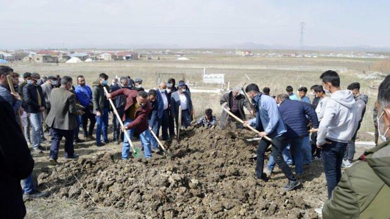Cansız bedeni bulunmuştu... Minik Zeynel g&ouml;zyaşlarıyla toprağa verildi
