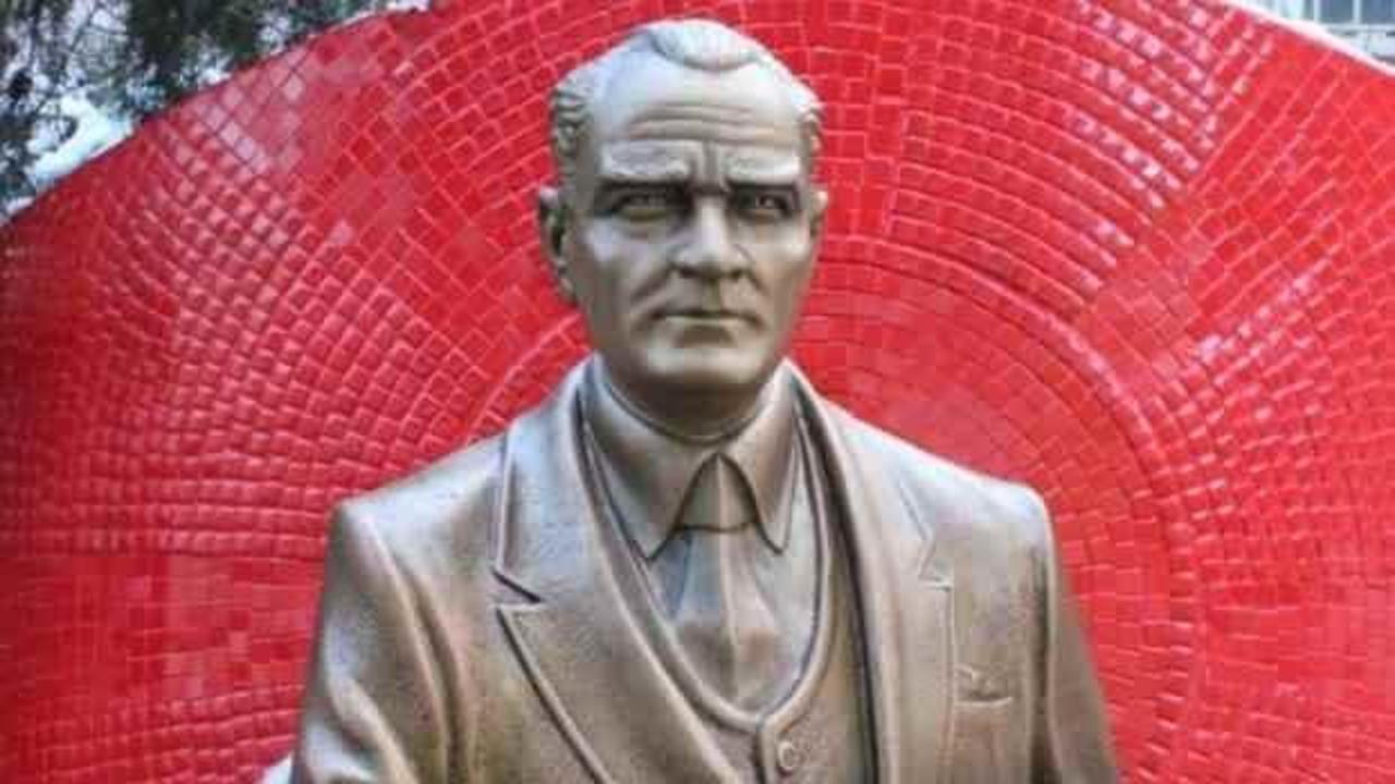 CHP'li belediye, kaybolan heykelin yerine yeni Atatürk heykeli yaptırdı