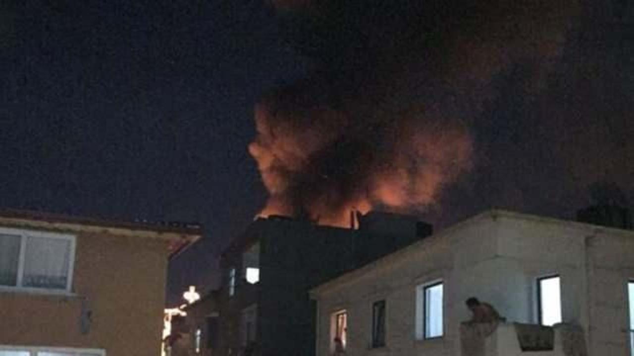 Esenler’de iki binanın çatısı alev alev yandı