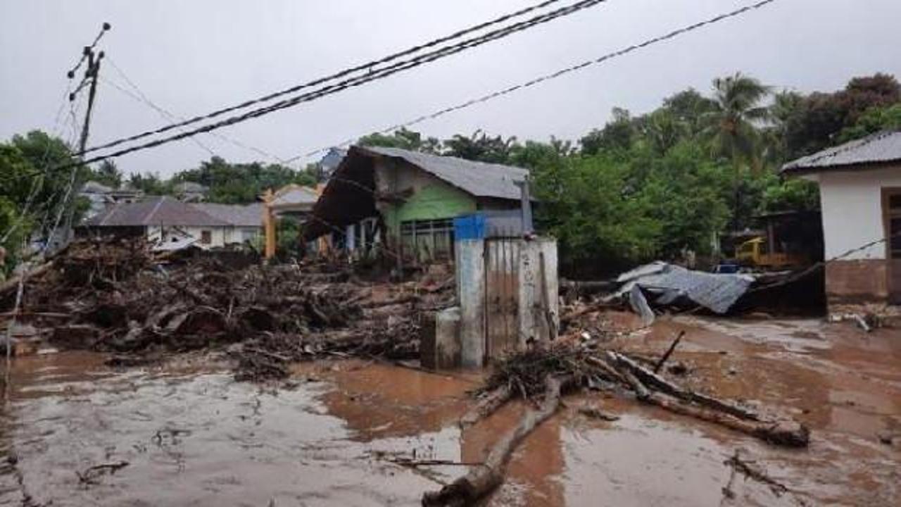 Endonezya'da sel faciası: Ölü sayısı 157'ye çıktı
