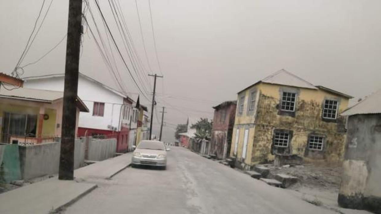 Karayiplerdeki La Soufriere Yanardağı, 3’üncü defa patladı