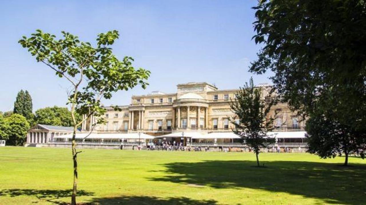 Kraliçe II. Elizabeth'ten bir ilk: Buckingham Sarayı’nın bahçesini halka açıyor