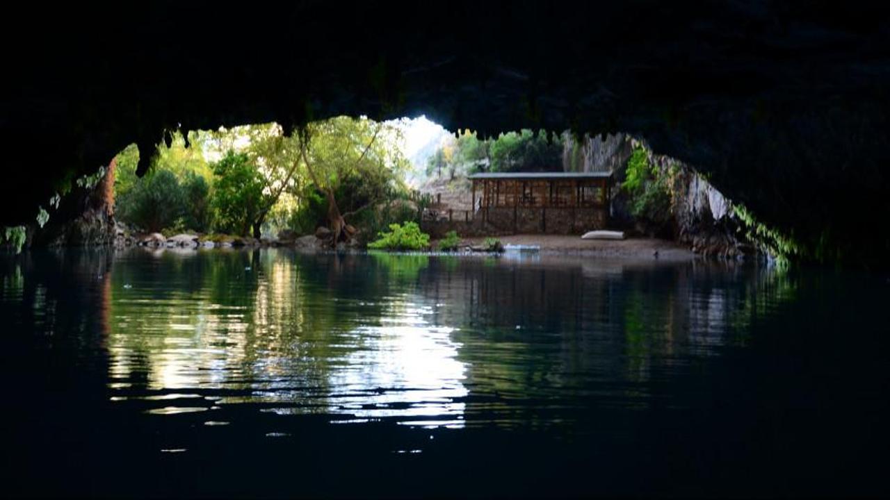 Türkiye'nin en büyük yeraltı gölü: Altınbeşik Mağarası