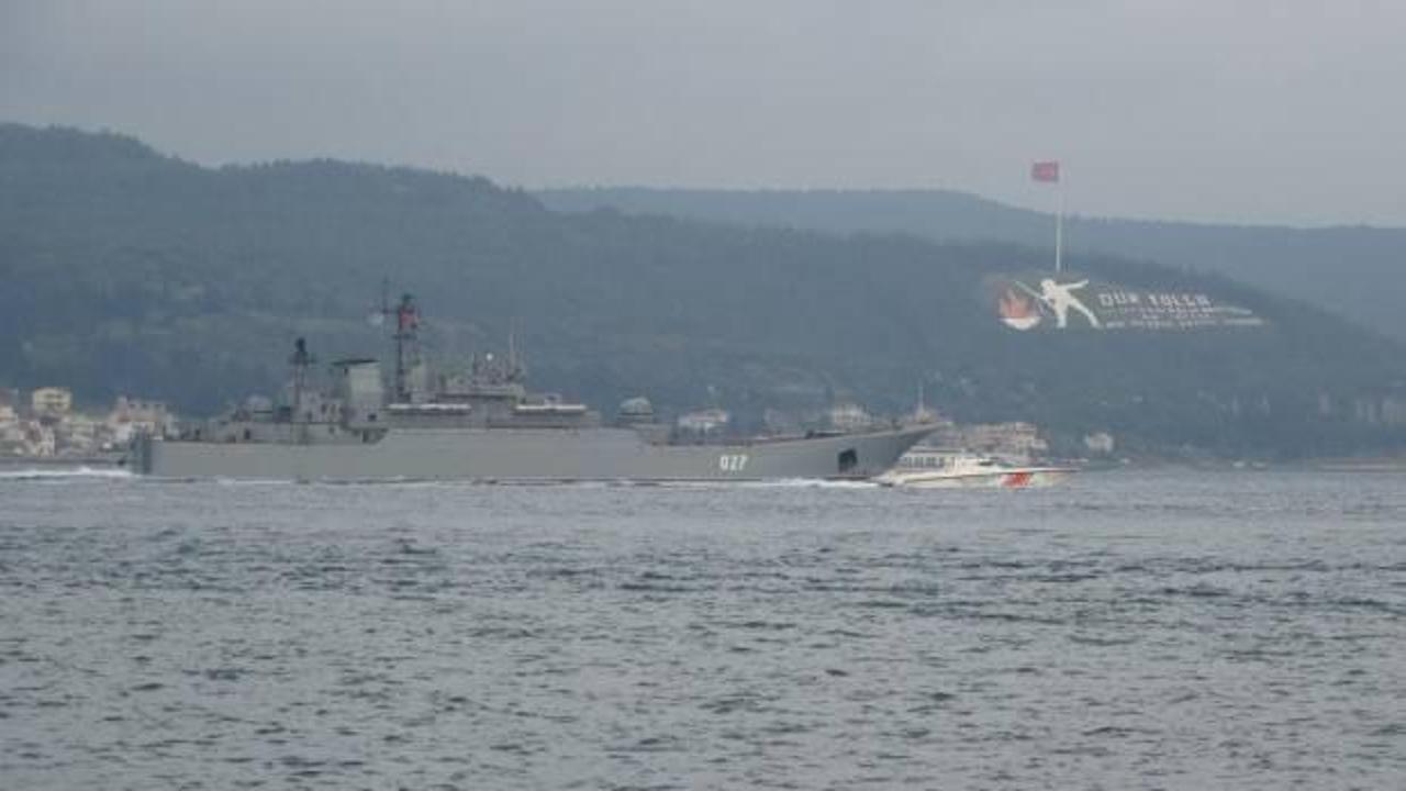 Rus savaş gemileri peş peşe Çanakkale Boğazı’ndan geçti. 