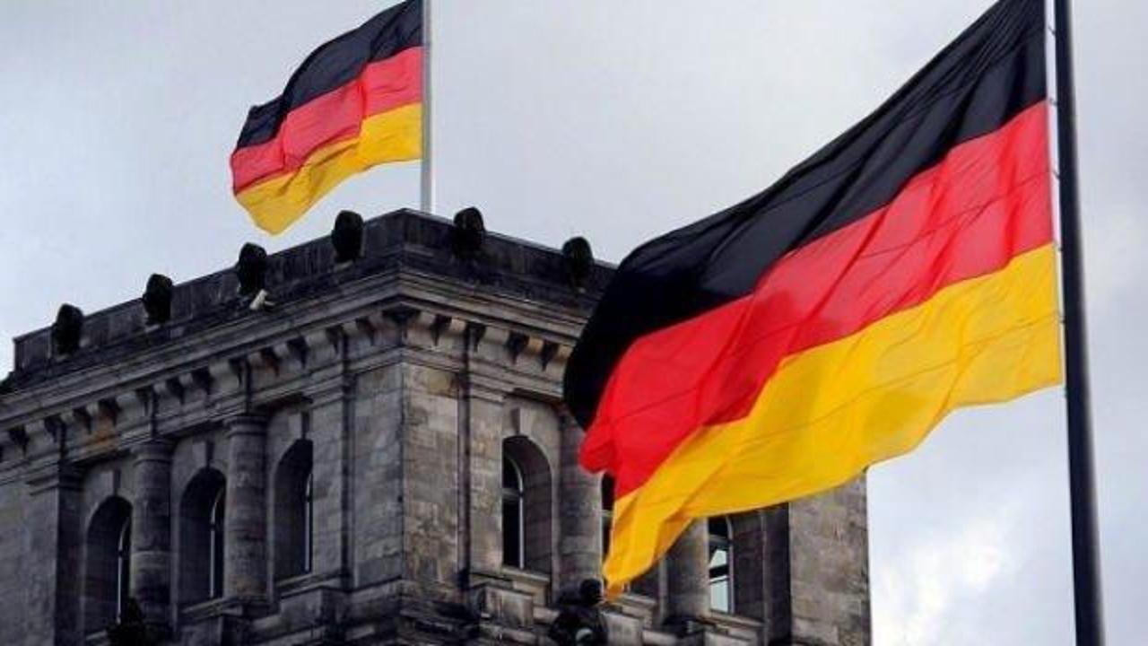 Almanya'da bir grup aktivist Kovid-19 ile mücadelede sert önlemler talep etti