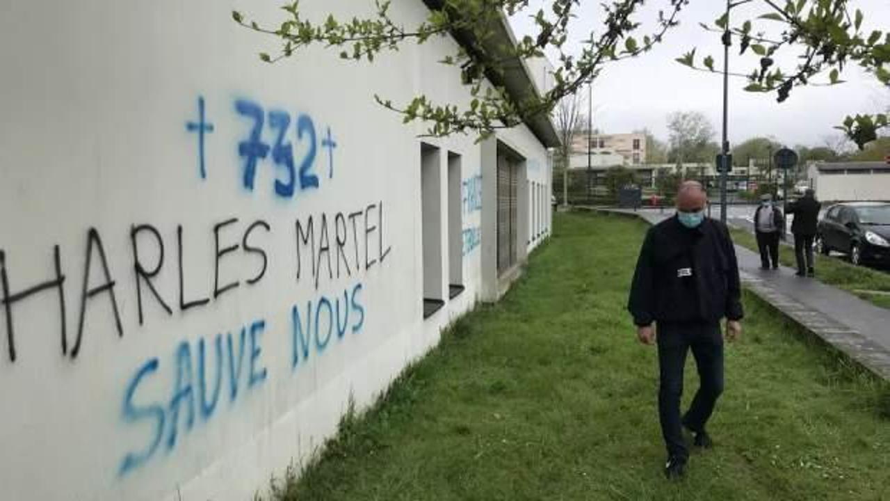 Fransa İçişleri Bakanı Darmanin’den cami saldırılarına tepki