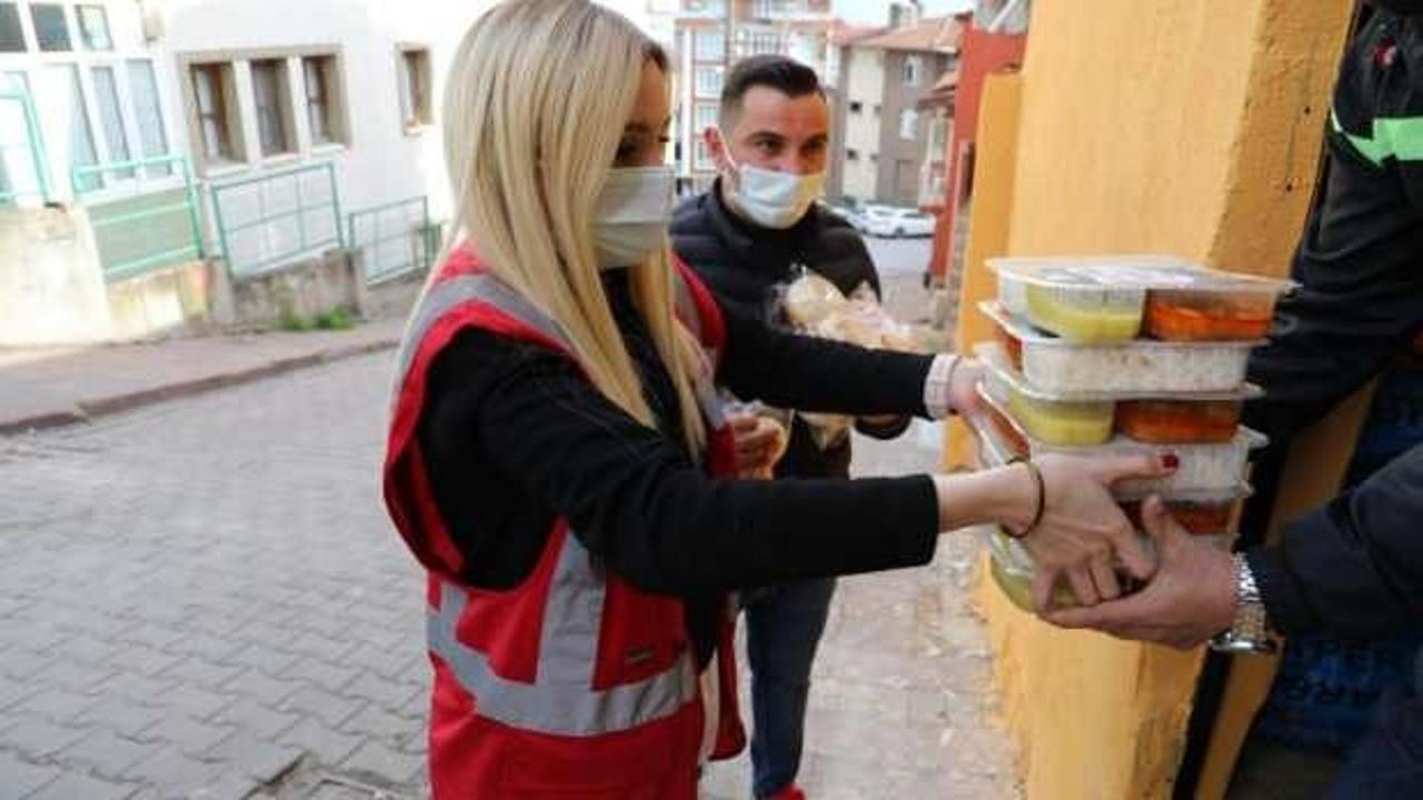 Hayırseverlerin yardımları sofralara ulaştı