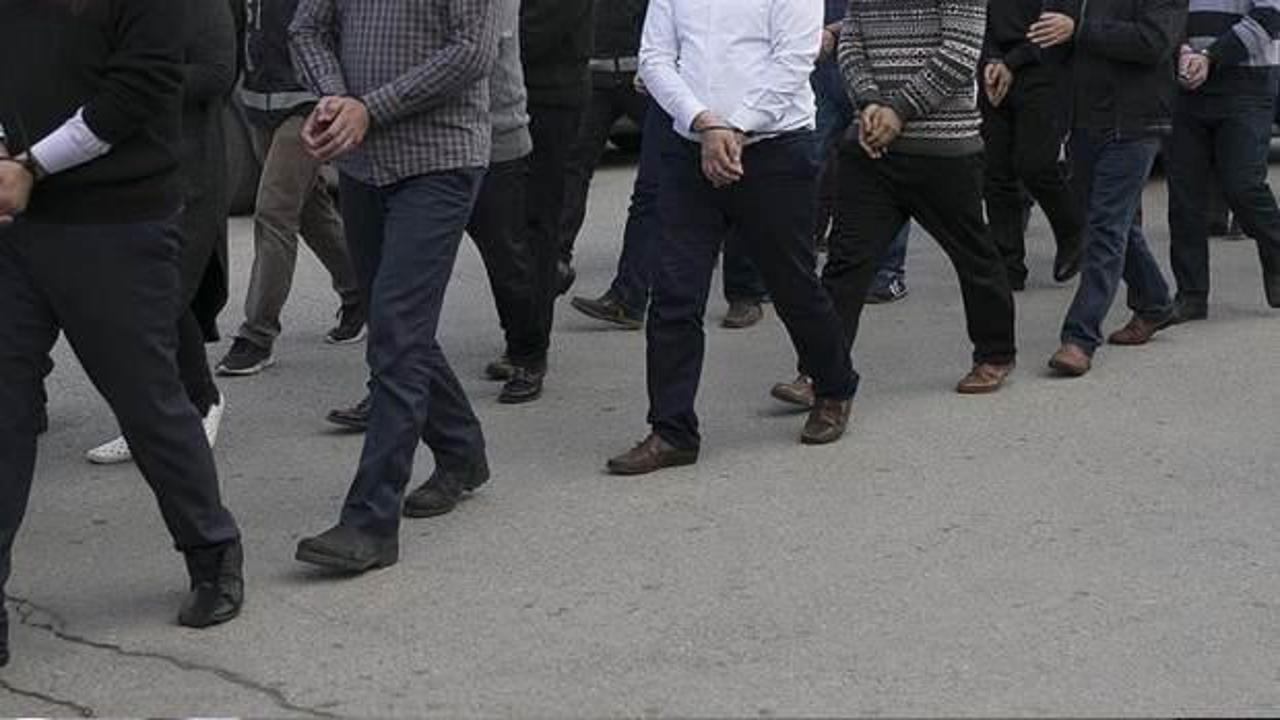 İzmir'in 3 ilçesinde zehir tacirlerine baskın: 18 gözaltı