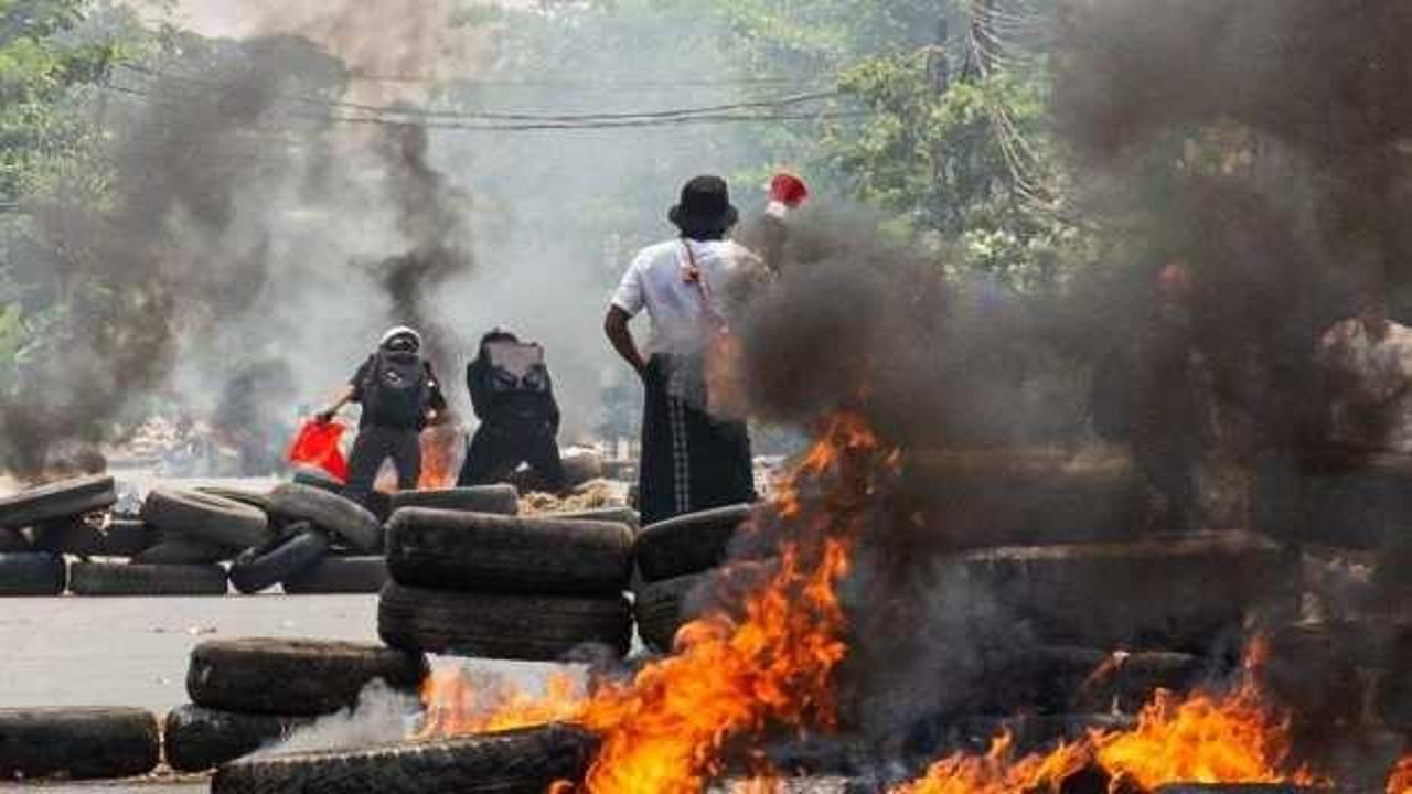 Myanmar'da darbe karşıtı gösteriler sürüyor: Can kaybı 716 oldu