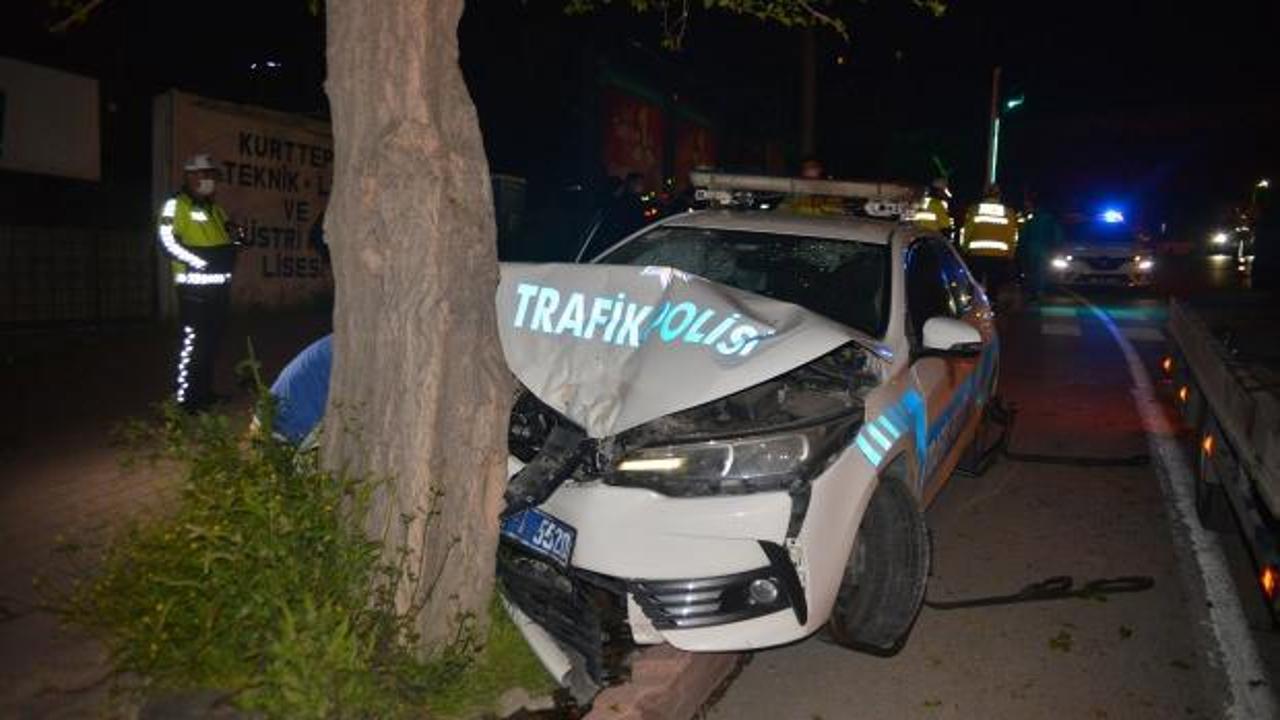 Polis aracı, kovalamaca sırasında ağaca çarptı