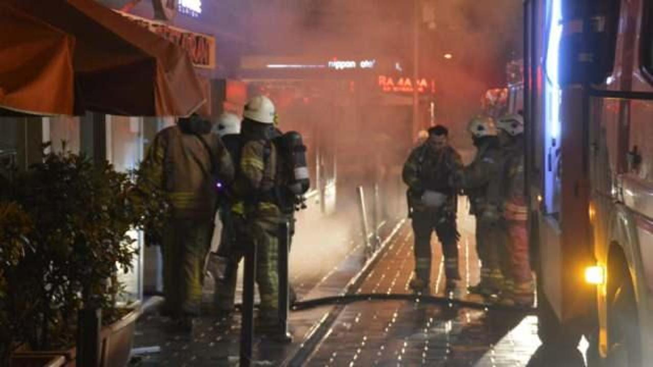 Taksim’deki restoranda çıkan yangın paniğe sebep oldu