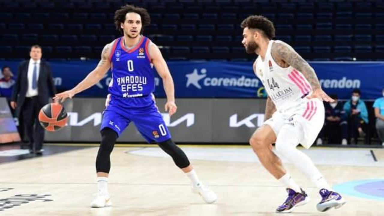 Anadolu Efes, seride 1-0 öne geçti!