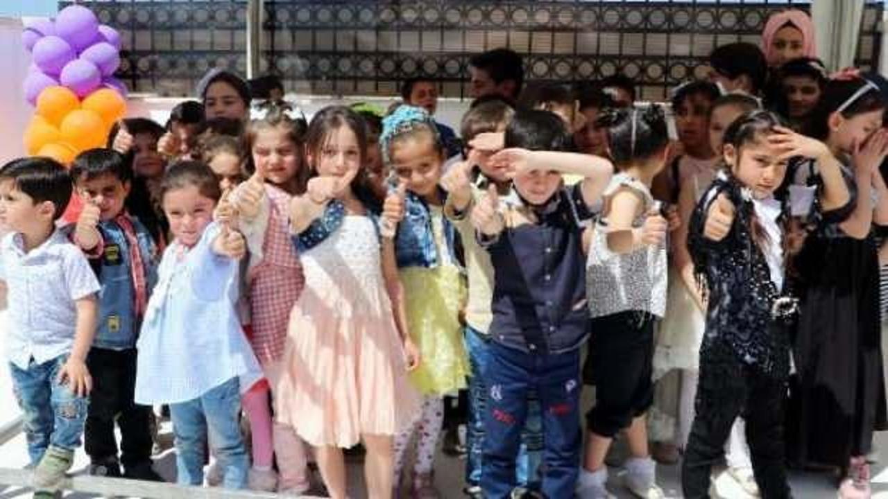 Azez'de Suriyeli çocukların '23 Nisan' sevinci