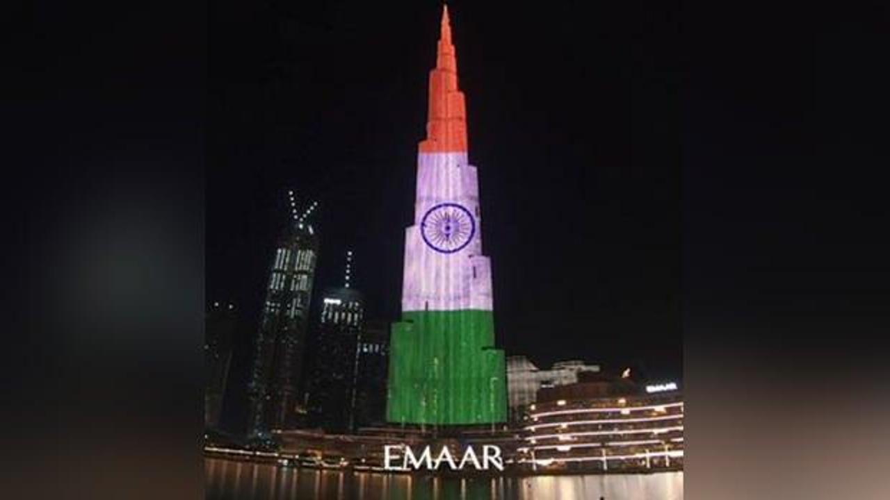 Destek için Burj Khalifa’ya Hindistan bayrağı yansıttılar