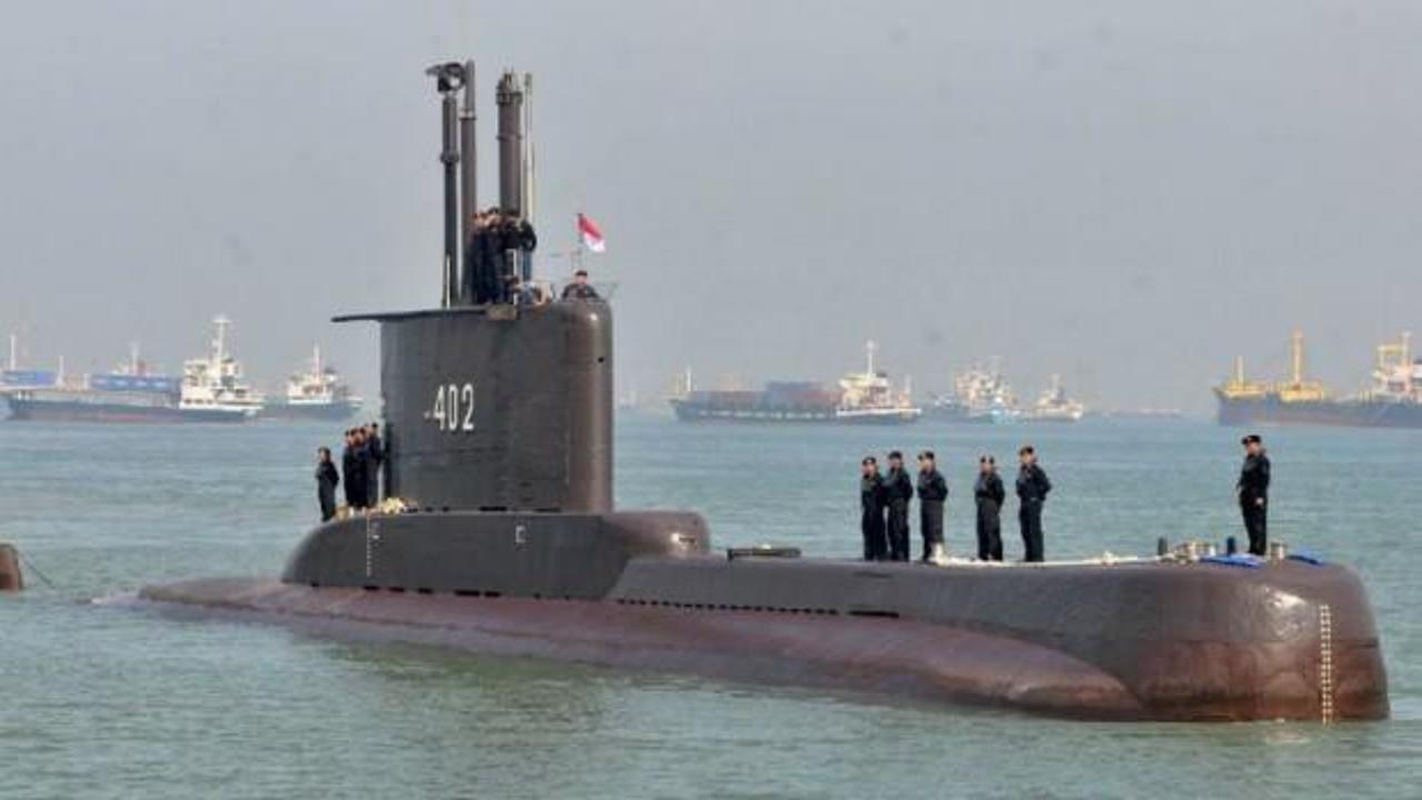 Endonezya'da kayıp denizaltıya 850 metrede ulaşıldı
