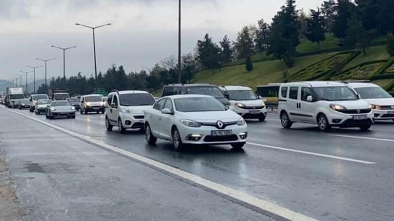 İstanbul TEM'de trafiği kilitleyen kaza