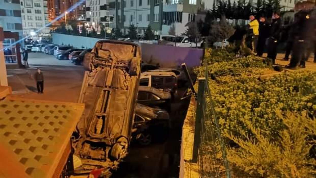 Kayseri'de bir garip kaza: Otoparka düşen otomobil dik durdu