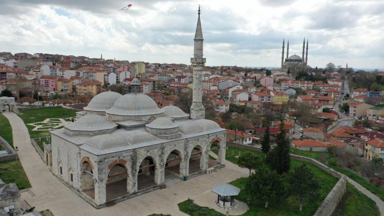Türk çini sanatının eşsiz örneklerini sunan 5 asırlık cami
