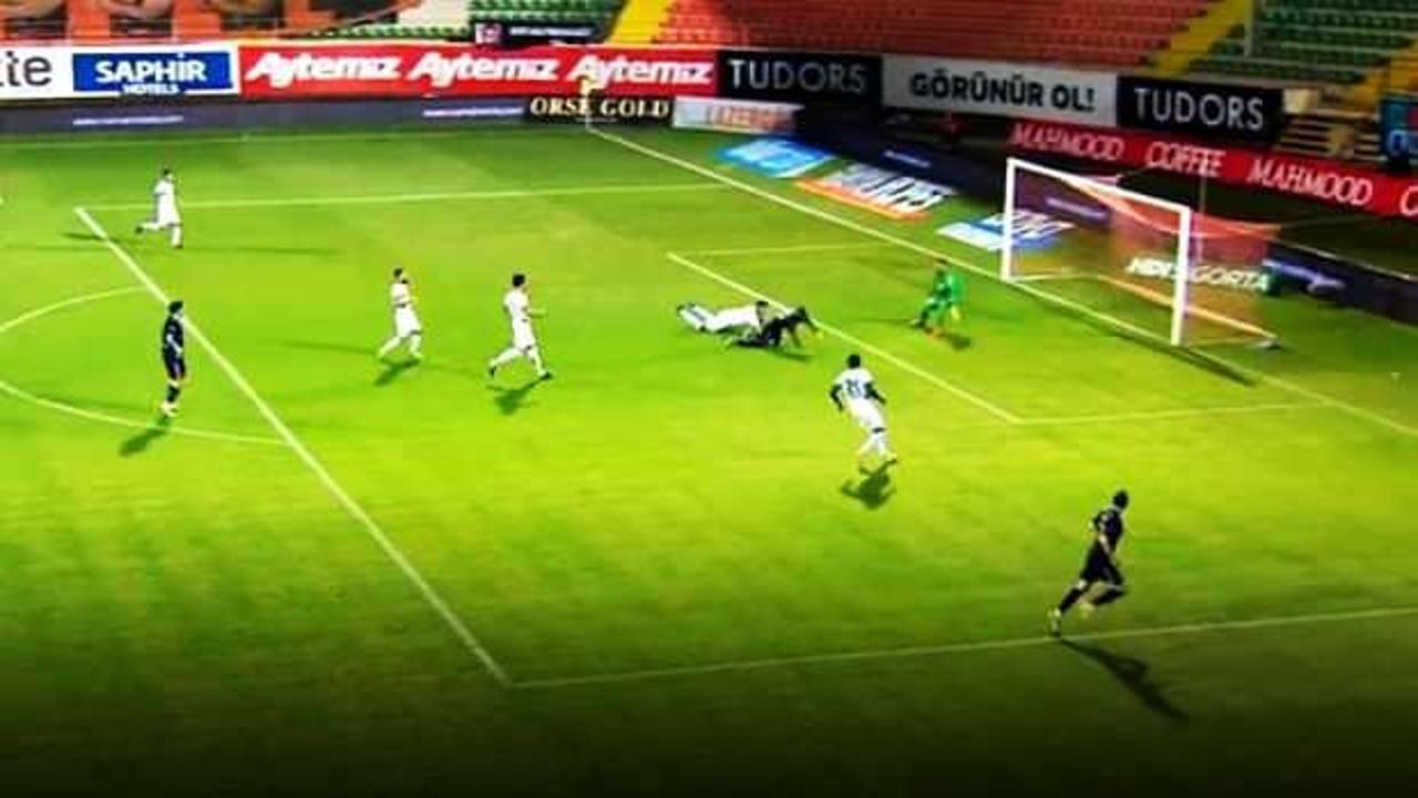 Alanyaspor - Fenerbahçe maçında kural hatası iddiası!