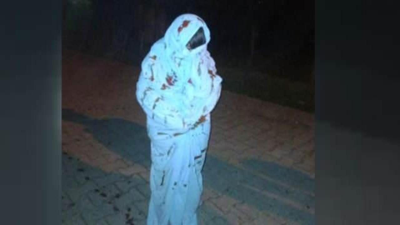 Beyaz çarşaflı gençler ramazan davulcusunu korkuttu 