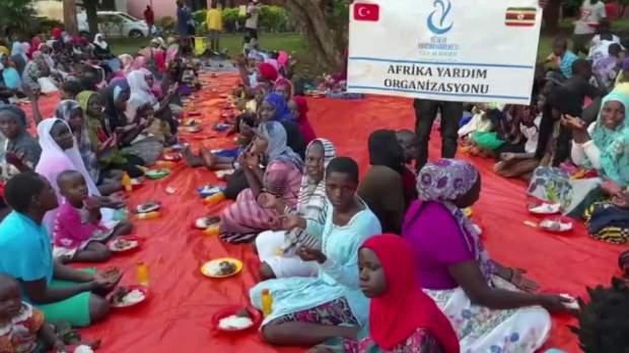 D&uuml;ğ&uuml;n yemeği yerine 300 Afrikalıya iftar
