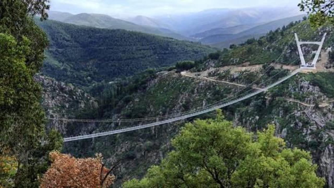 Dünyanın en uzun yaya asma köprüsü Portekiz'de açılıyor