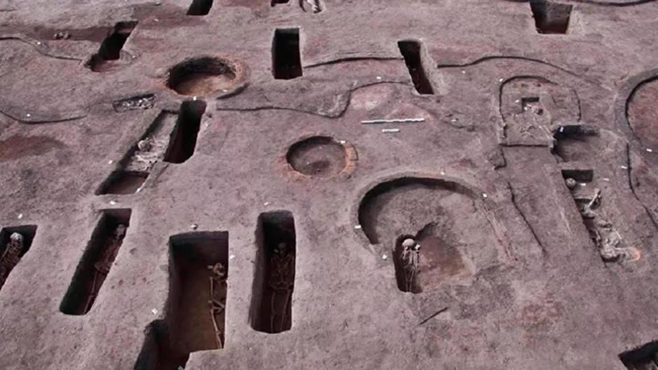 Mısır'da milattan öncesine ait 110 mezar bulundu