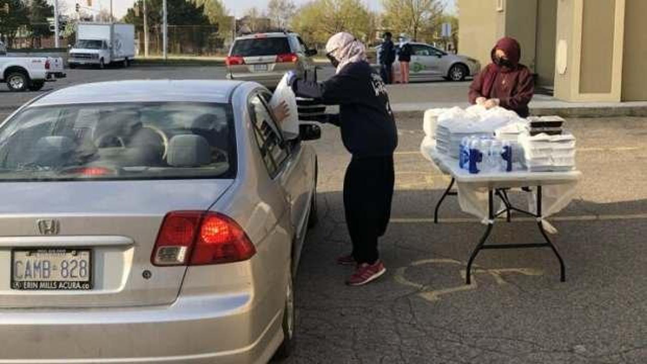 Müslüman gençler mobil iftar noktalarında buluşuyor