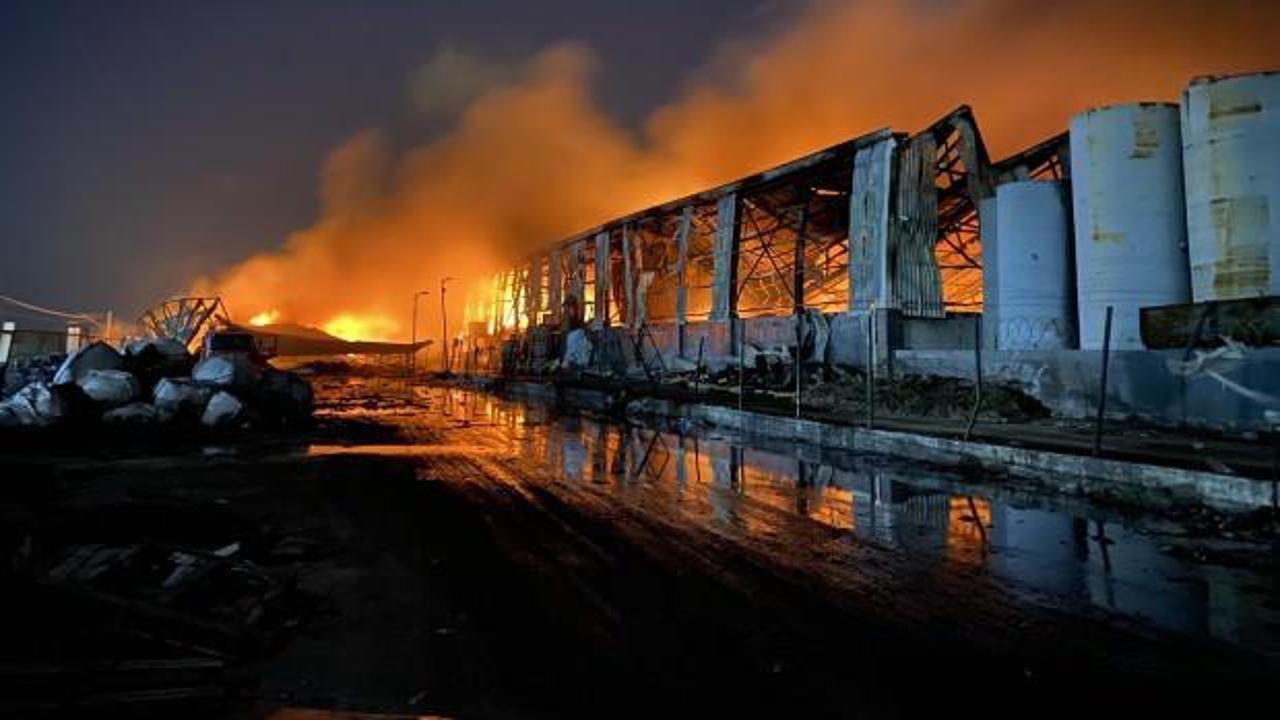 Osmaniye'de geri dönüşüm fabrikasının deposunda çıkan yangın kontrol altına alındı