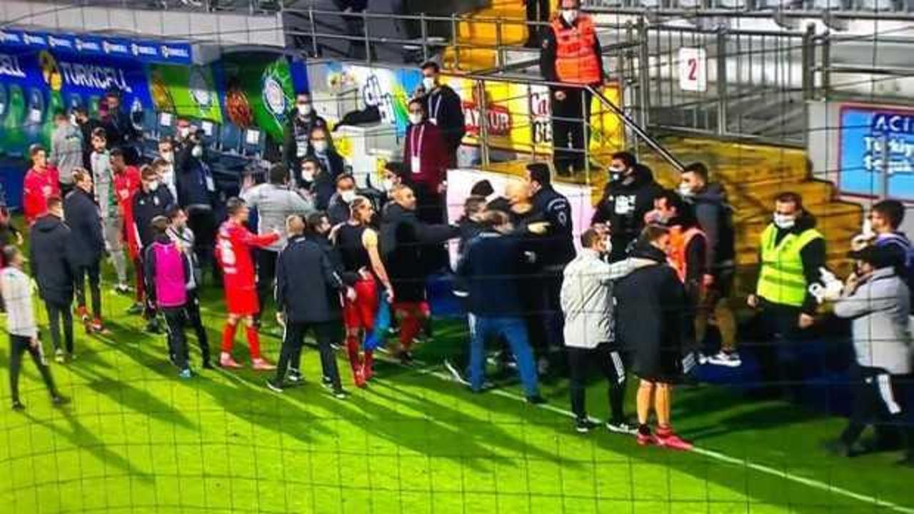 Rizespor-Beşiktaş maçının ardından saha karıştı!