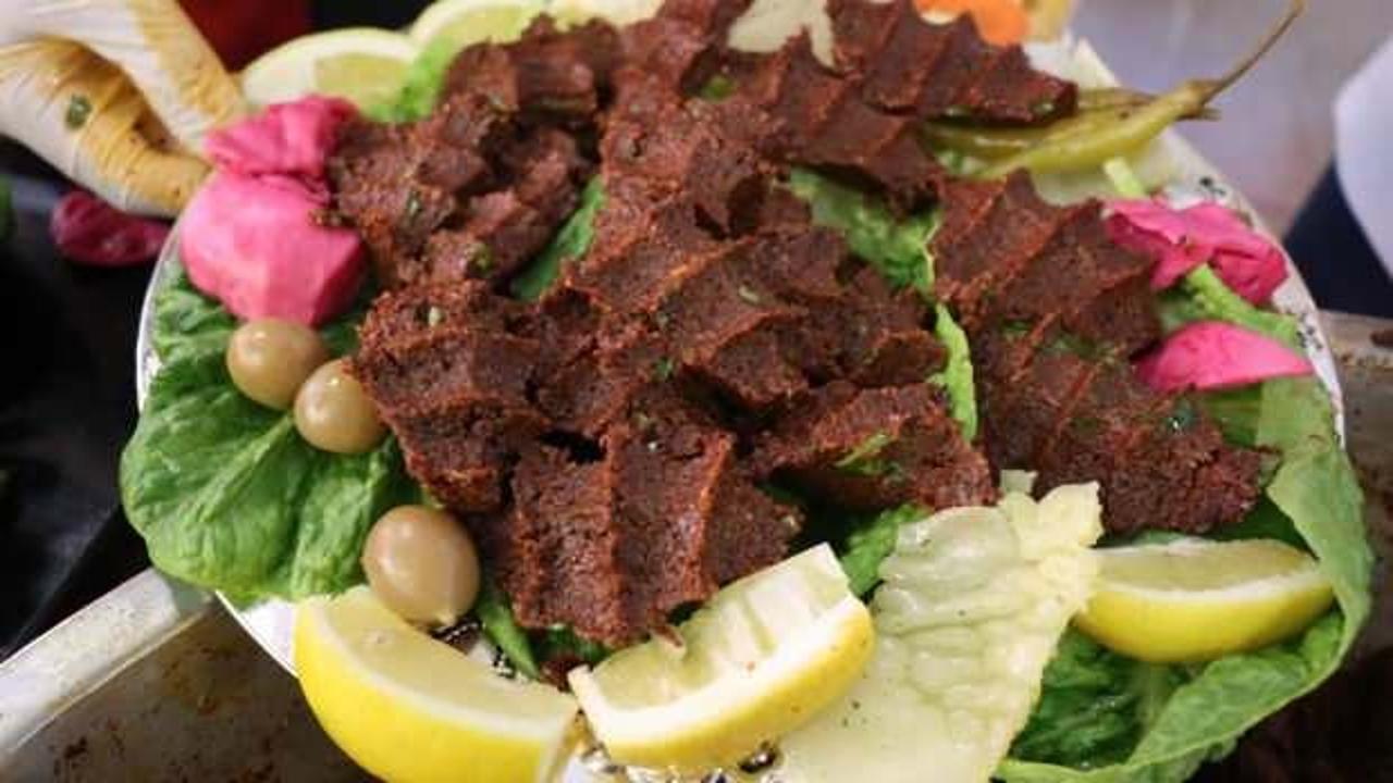 Adıyaman'ın etsiz çiğ köftesi iftar sofralarının vazgeçilmezi