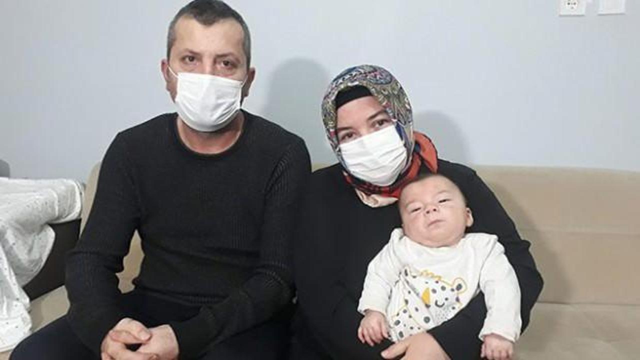 Alparslan bebeğe bir elde sen uzat