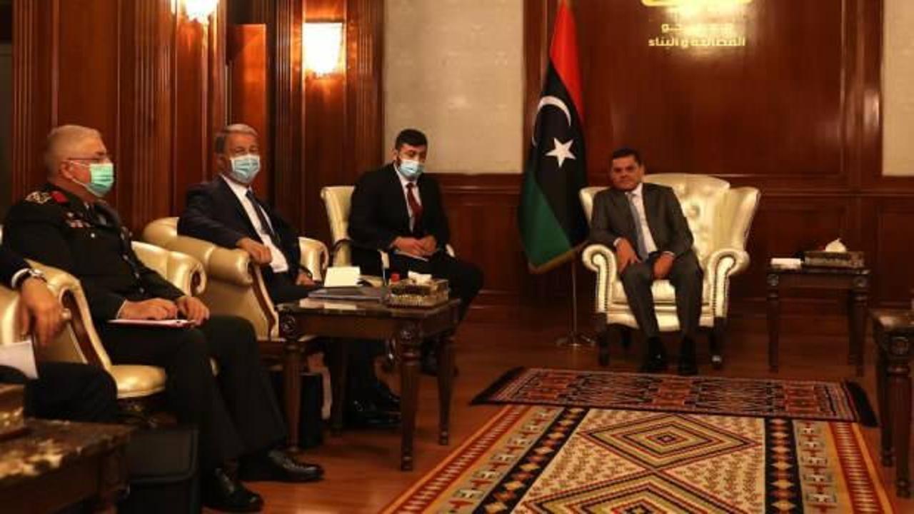 Bakan Akar, Libya Başbakanı Dibeybe ile bir araya geldi