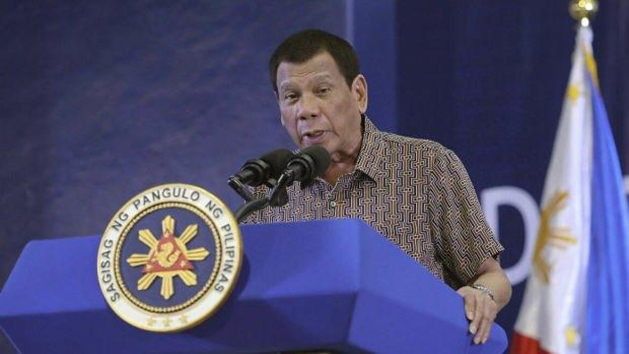 Filipinler Devlet Başkanı Duterte, Kovid-19 aşısının ilk dozunu yaptırdı