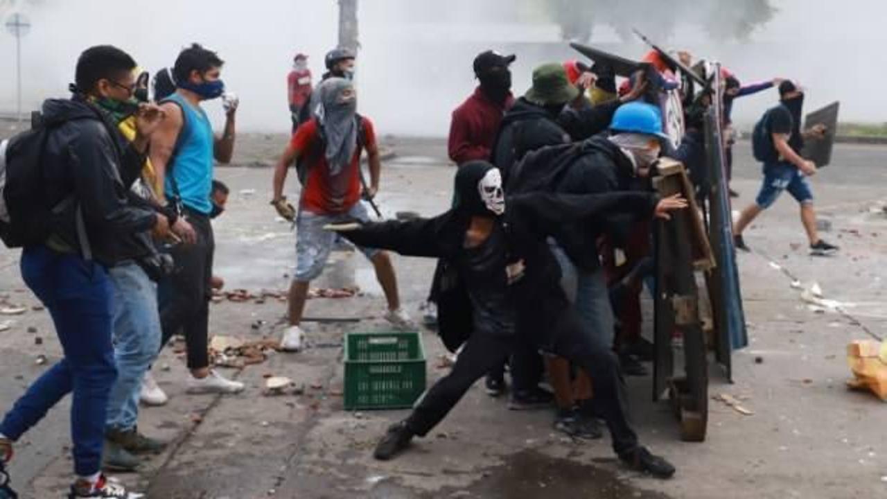Kolombiya'da vergi reformu karşıtı gösterilerde en az 17 kişi öldü