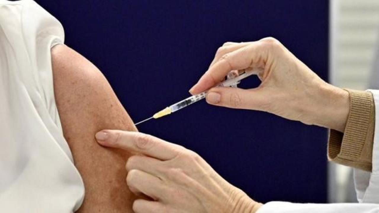 Korona aşısı olmaktan korkanlara uyarı: Duş almaktan, yemek yemekten bile daha güvenli