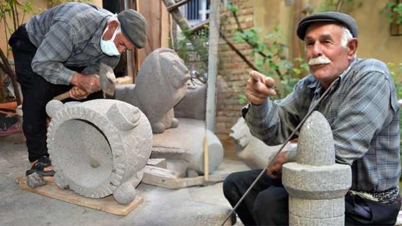 Şanlıurfa'da baba mesleği taş ustalığını sanata dönüştürdü!