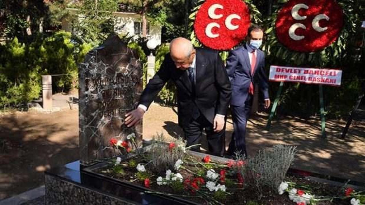 Bahçeli Alparslan Türkeş'in mezarını ziyaret etti