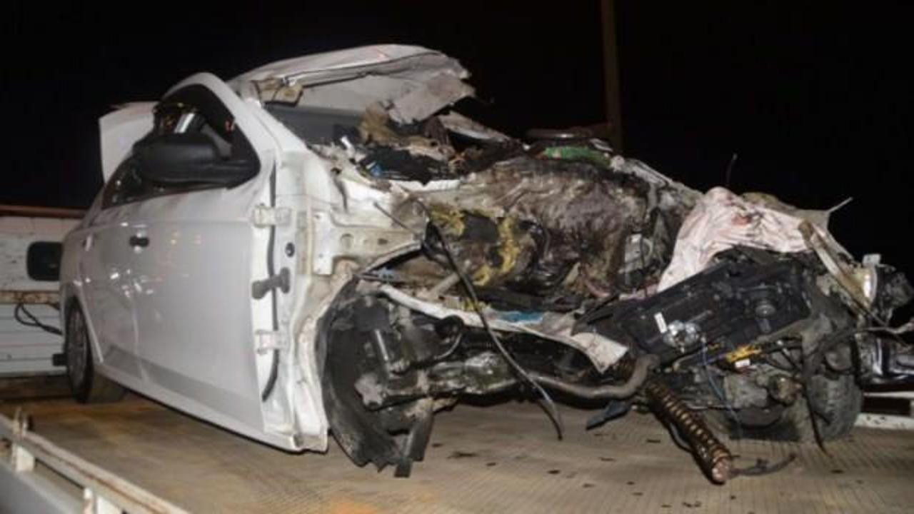 Bariyerlere saplanan otomobil sürücüsü hayatını kaybetti