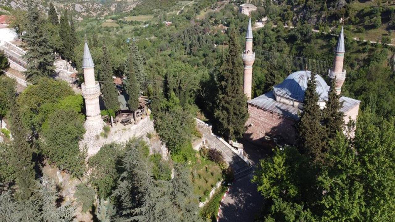 Bilecik'in simgesi "yıkık minareler" 