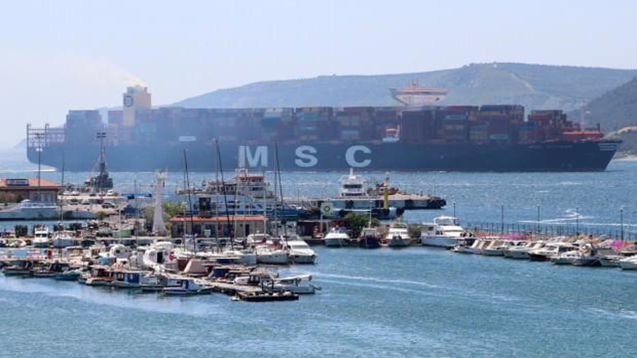Çanakkale Boğazı 3 dev geminin geçişi nedeniyle trafiğe kapatıldı