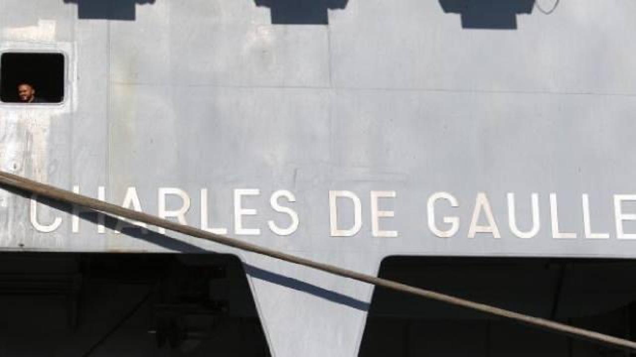 Fransız uçak gemisi Charles de Gaulle, Limasol Limanı'na demirledi