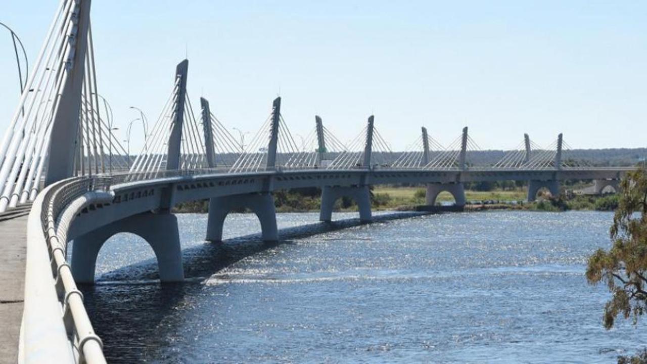 İki ülkeyi birbirine bağlayan 923 metrelik köprü açıldı