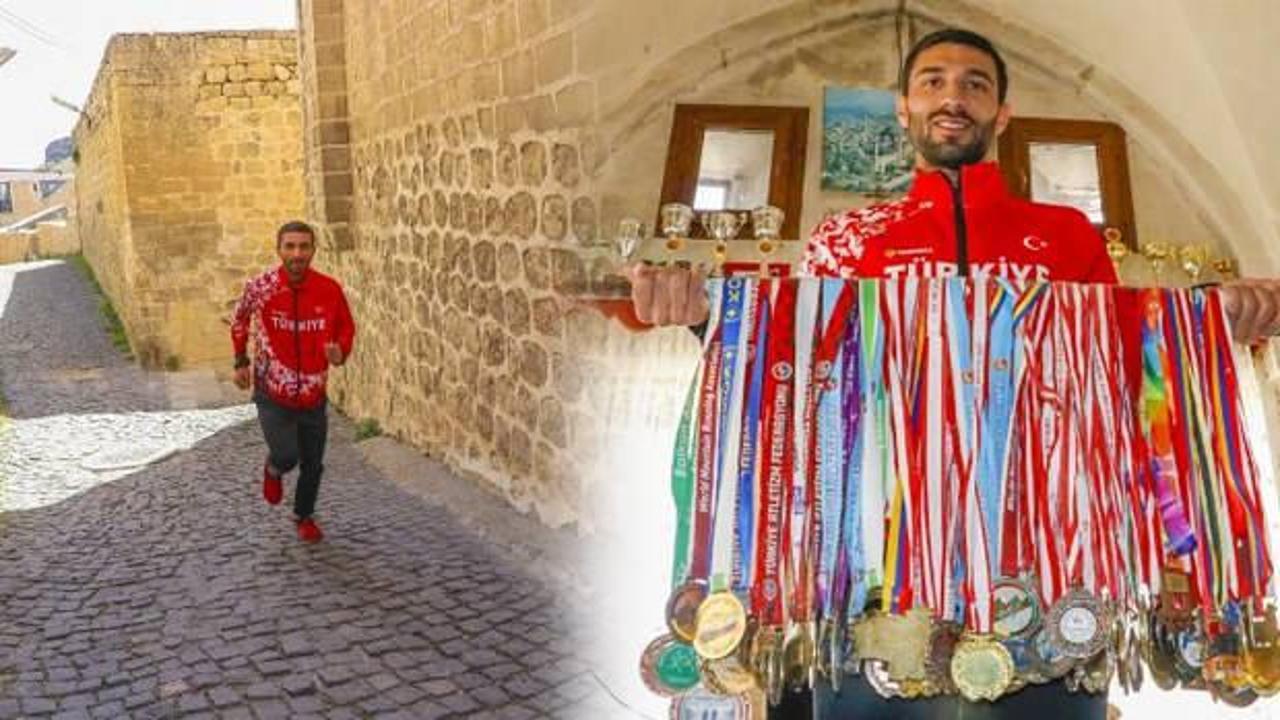 Madalyalı maratoncu Mardin'in merdivenli sokaklarında antrenman yapıyor
