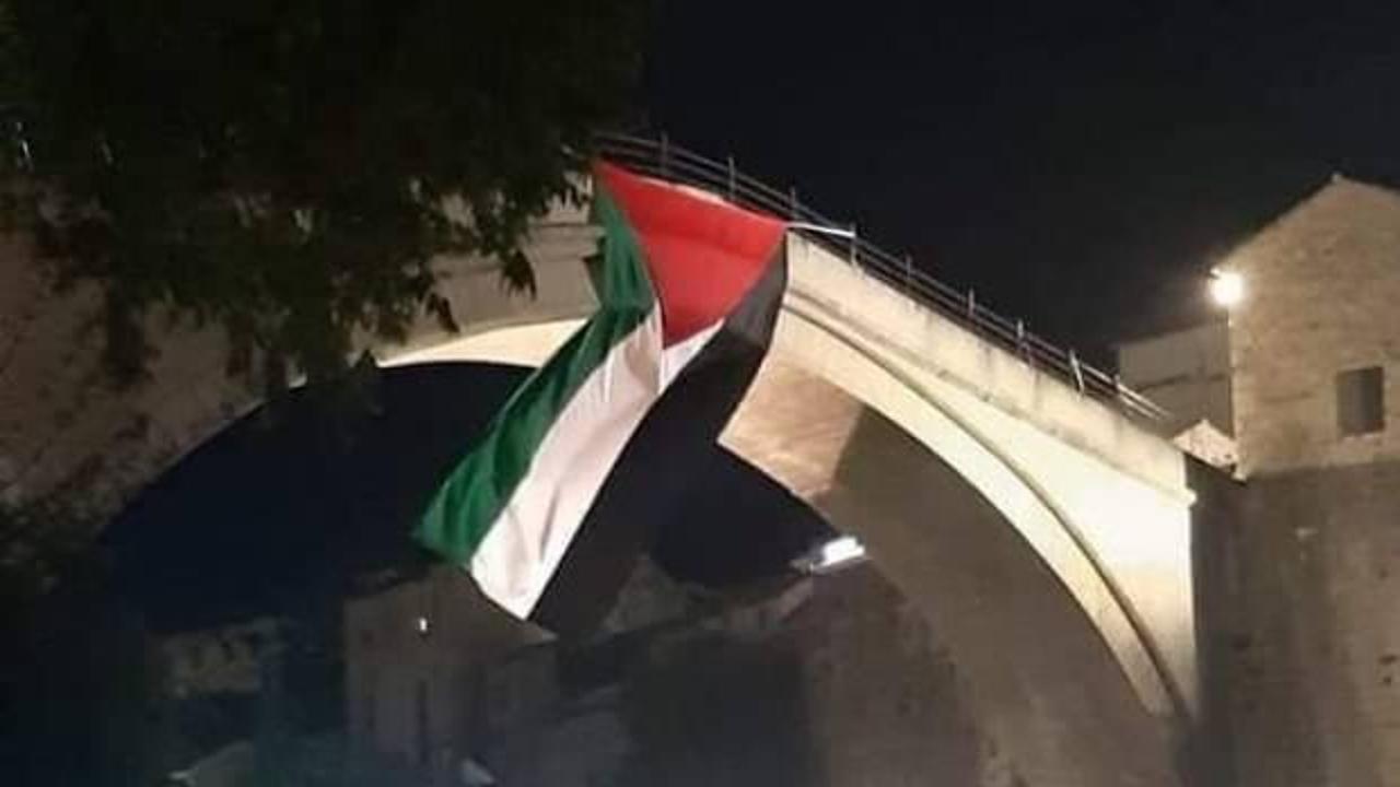 Mostar Köprüsü'nde Filistin bayrağı dalgalandı