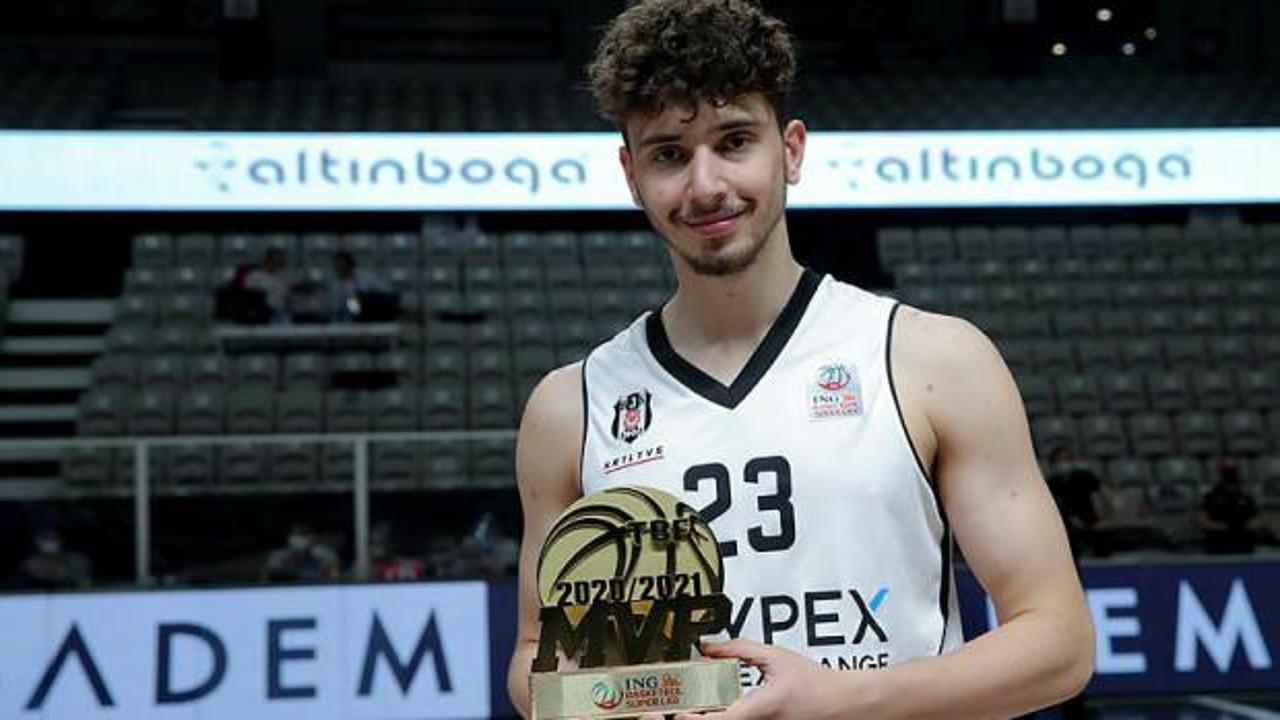 Normal sezonun 'MVP'si Alperen Şengün, ödülünü aldı!