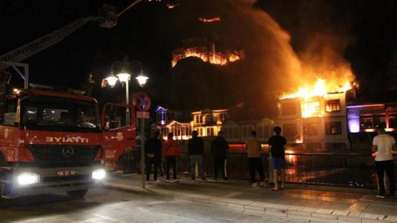 Amasya'da tarihi evlerin bulunduğu alandaki otelde yangın çıktı