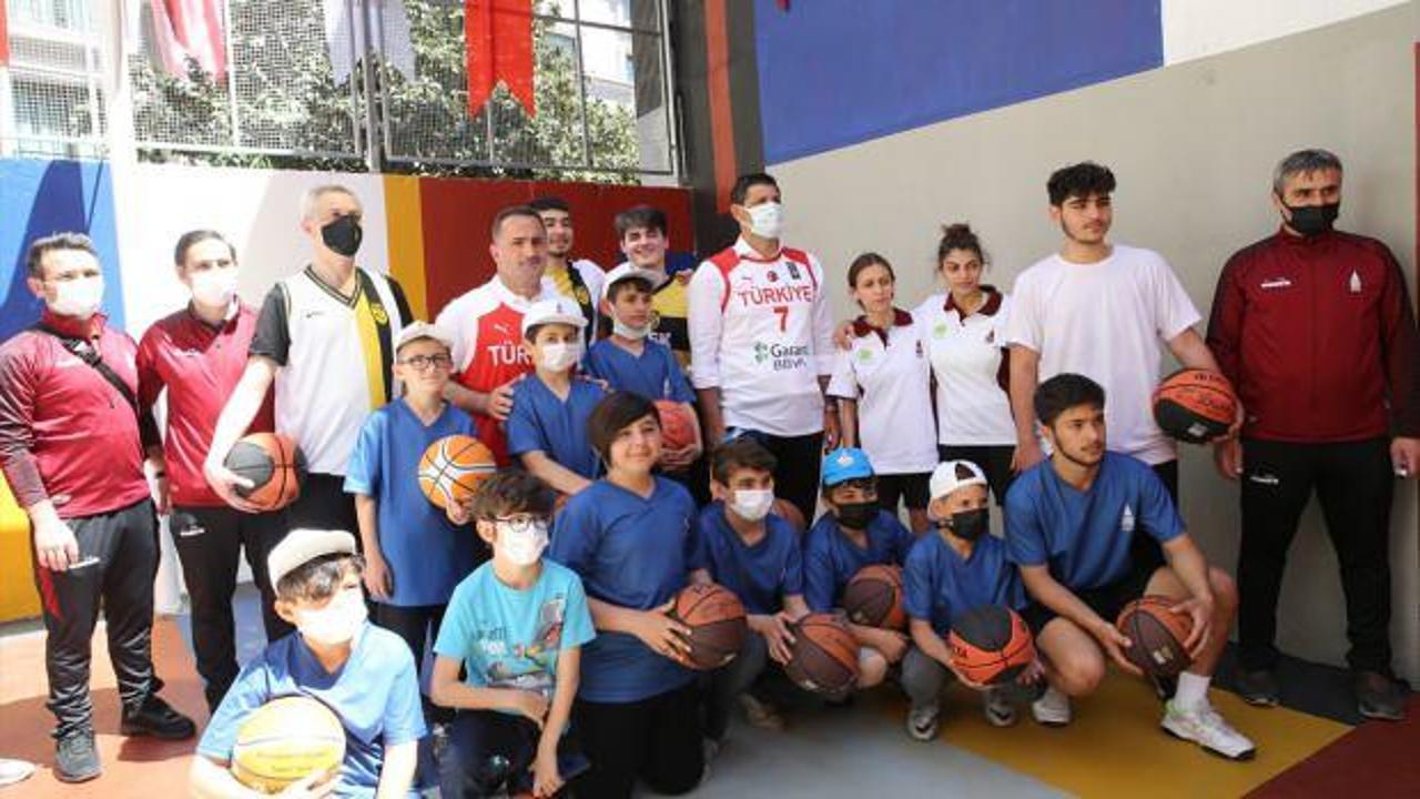 Beyoğlu'na basketbol sahası açıldı